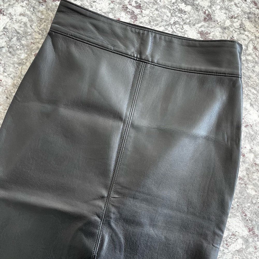 Aritzia Babaton Faux Leather Skirt (Size 4)